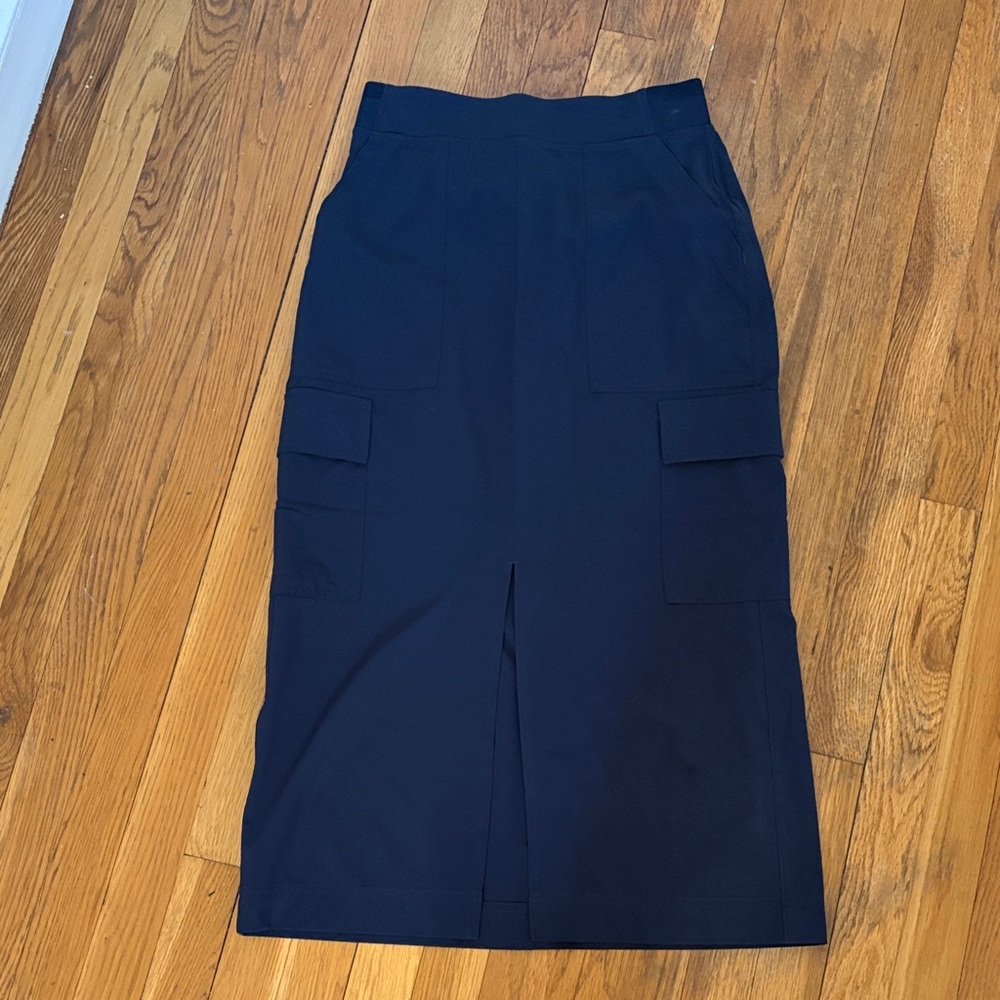 Athleta Brooklyn Heights High Rise Cargo Skirt, Navy Blue - Picture 3 of 6